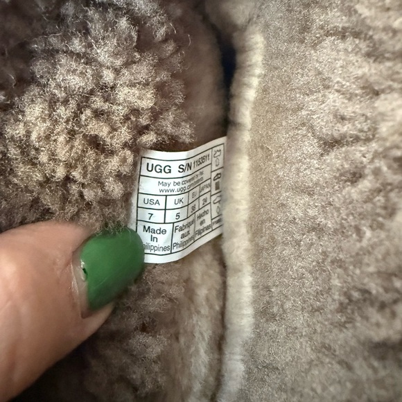 NWOT UGG Sarissa Dune Shearling Lined Short Suede Tan Boots-Size 7 - Picture 8 of 11